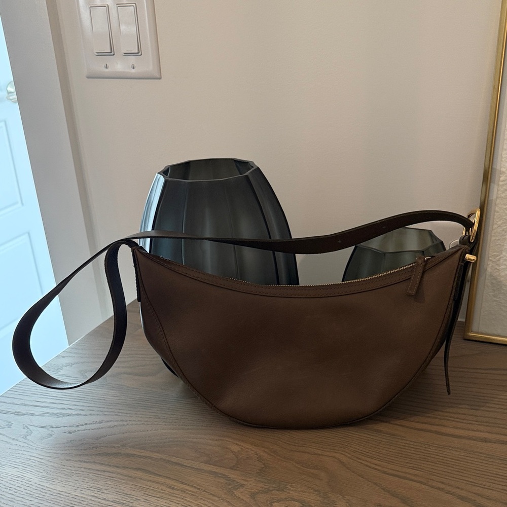 Madewell Essentials Crescent Sling Bag — Moss Green Leather